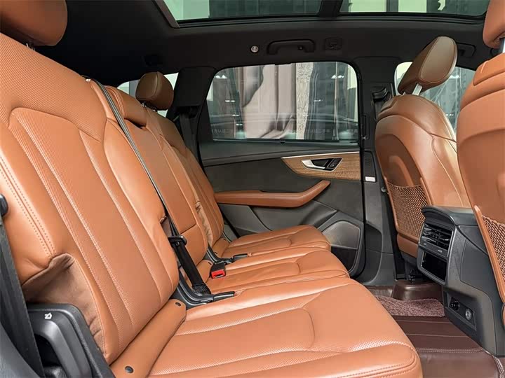 Фото 7 - Audi Q7