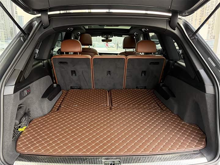 Фото 9 - Audi Q7