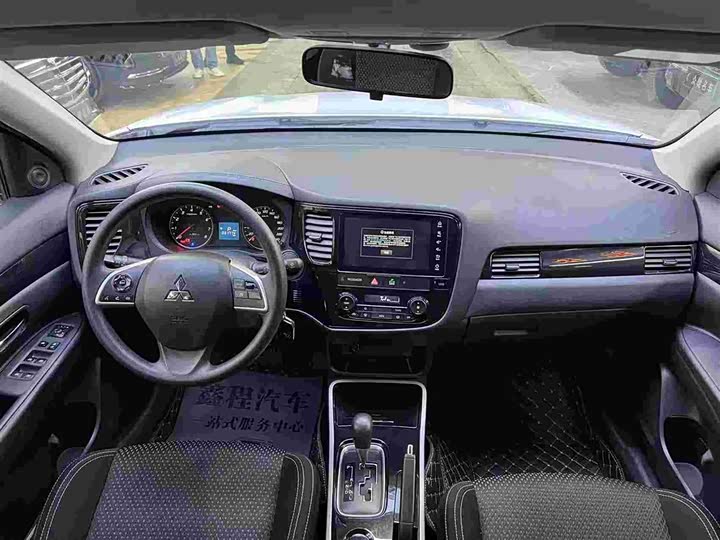 Фото 5 - Mitsubishi Outlander