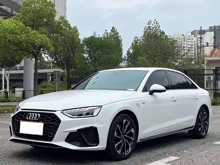 Фото 1 - Audi A4L