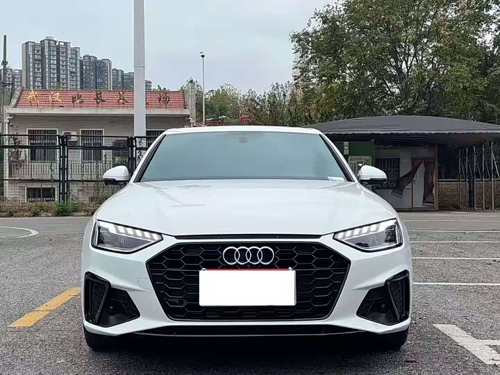 Фото 2 - Audi A4L