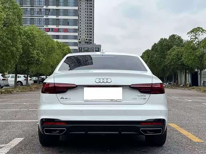 Фото 7 - Audi A4L