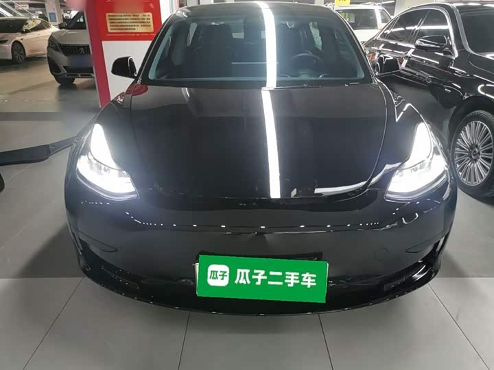 Фото 3 - Tesla Model 3