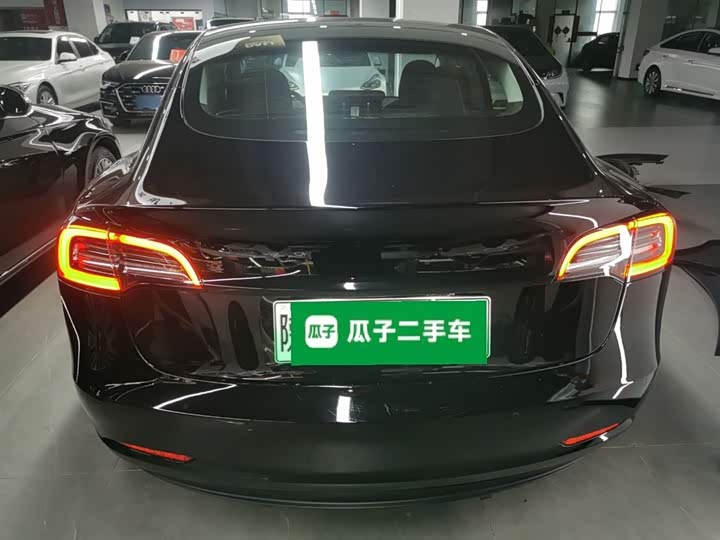 Фото 6 - Tesla Model 3