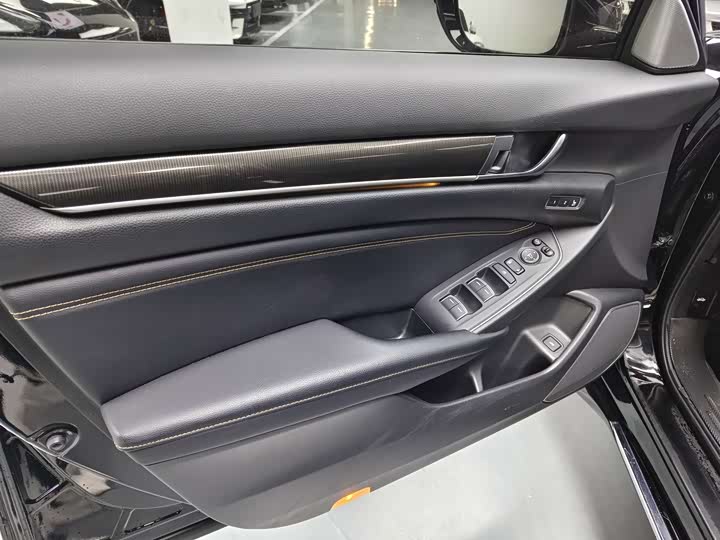 Фото 5 - Honda Accord