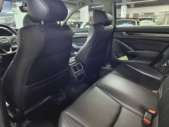 Фото 7 - Honda Accord