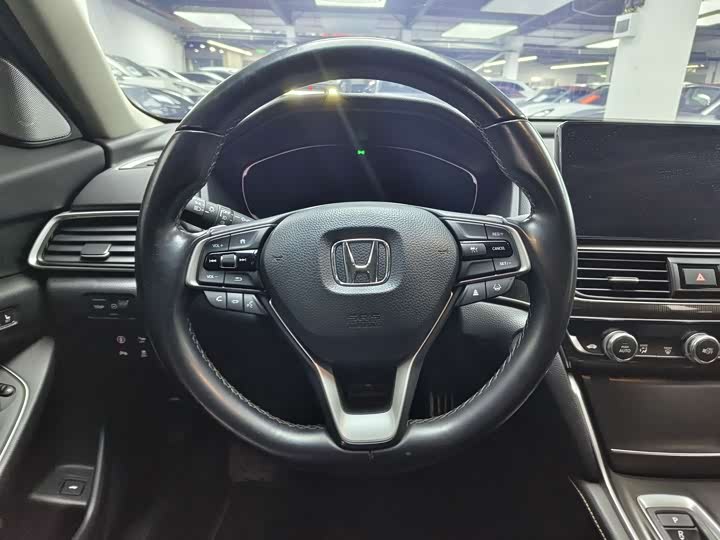 Фото 9 - Honda Accord