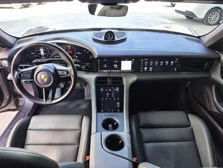 Фото 7 - Porsche Taycan