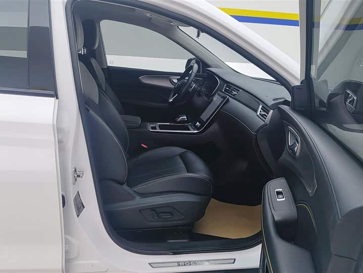 Фото 8 - Roewe RX5 Hybrid