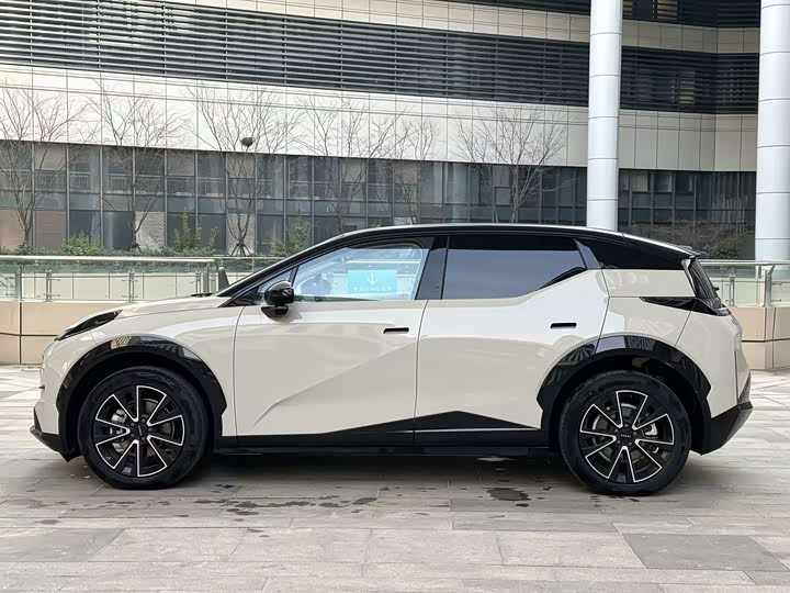 Фото 7 - Zeekr X