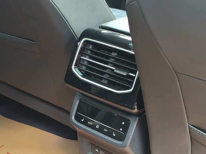 Фото 9 - Volkswagen ID.6 Crozz