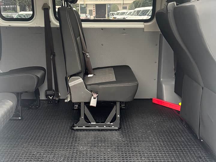 Фото 8 - Maxus V80