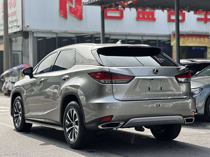Фото 4 - Lexus RX