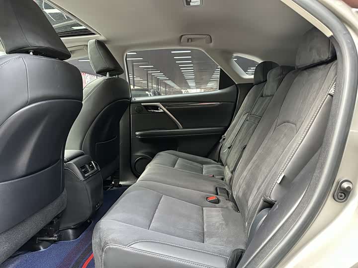 Фото 6 - Lexus RX