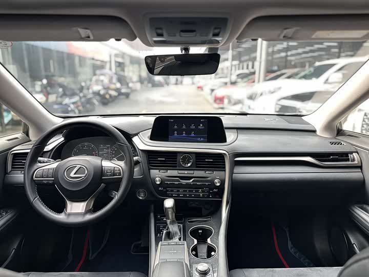 Фото 7 - Lexus RX