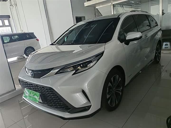 Фото 2 - Toyota Granvia