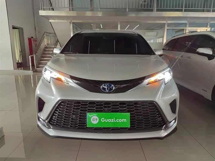 Фото 3 - Toyota Granvia