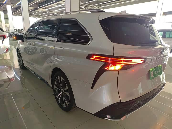 Фото 5 - Toyota Granvia