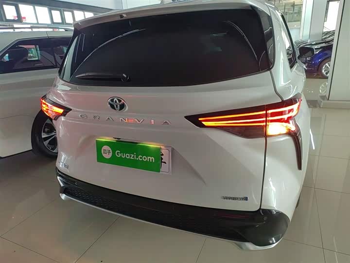 Фото 6 - Toyota Granvia