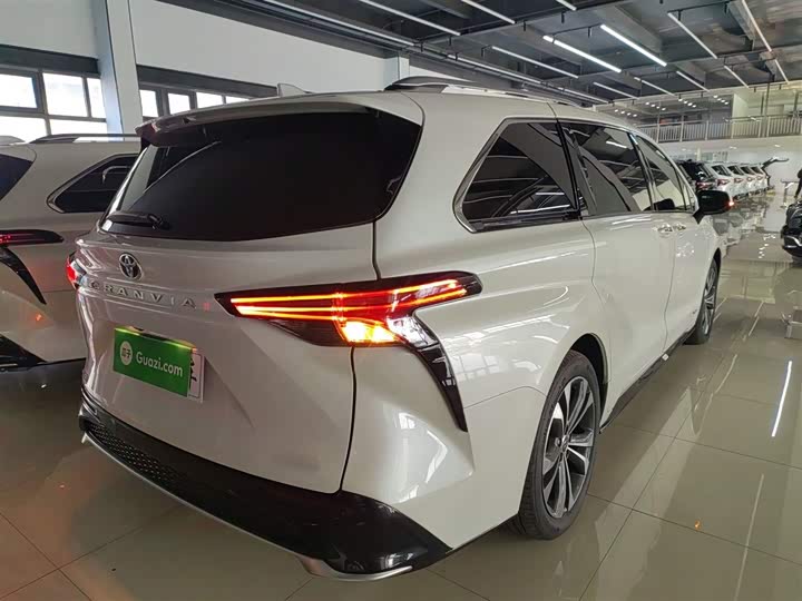 Фото 7 - Toyota Granvia