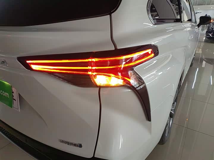 Фото 8 - Toyota Granvia