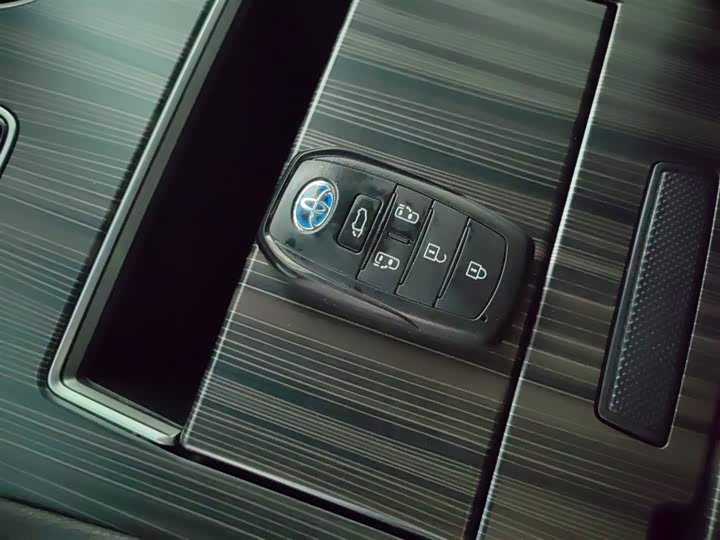 Фото 9 - Toyota Granvia