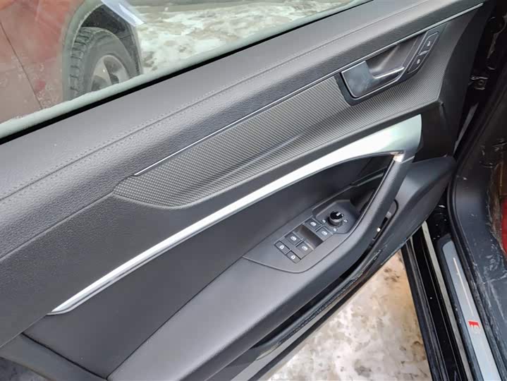 Фото 7 - Audi A6L Hybrid