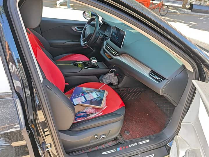 Фото 8 - Hongqi E-QM5