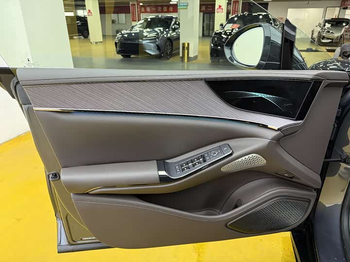 Фото 3 - Denza Z9