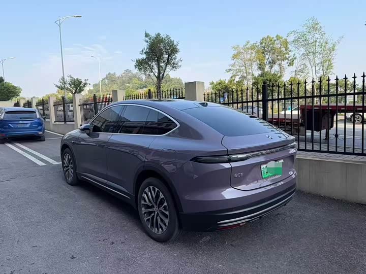 Фото 2 - Nio EC6