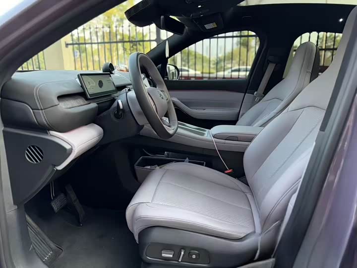 Фото 3 - Nio EC6