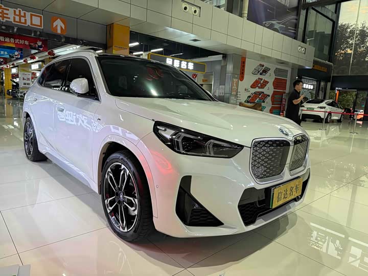 Фото 3 - BMW iX1