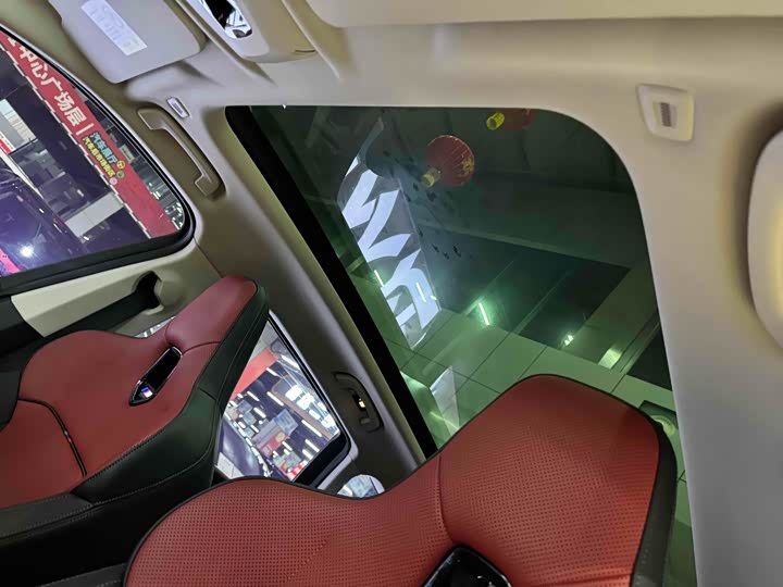 Фото 8 - BMW iX1