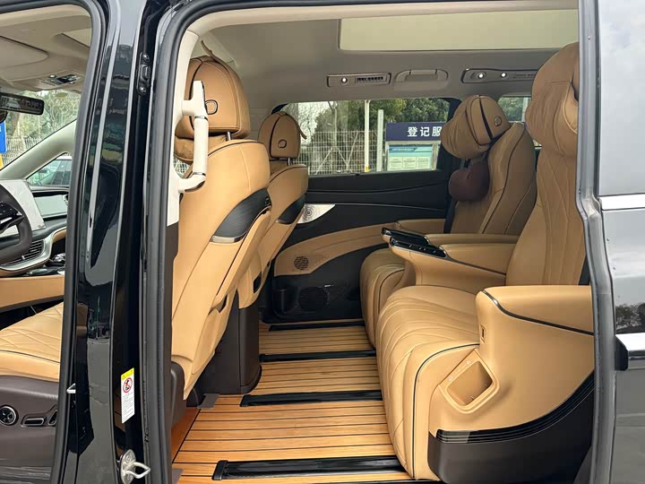 Фото 5 - Denza D9