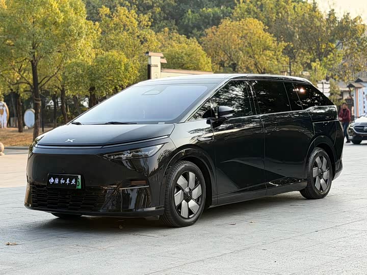 Фото 1 - XPeng X9