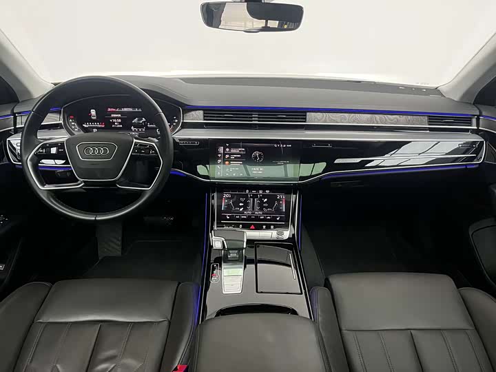 Фото 9 - Audi A8