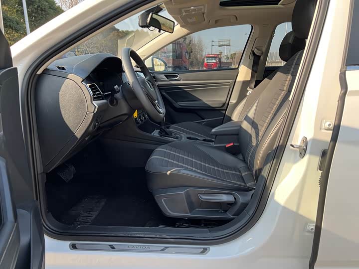 Фото 4 - Volkswagen Lavida