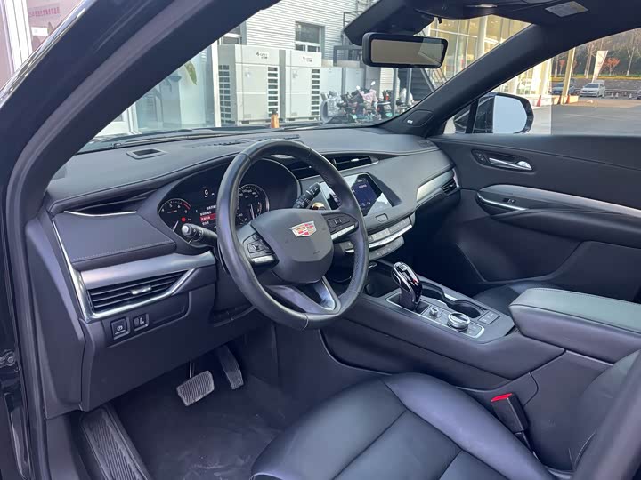 Фото 4 - Cadillac XT4