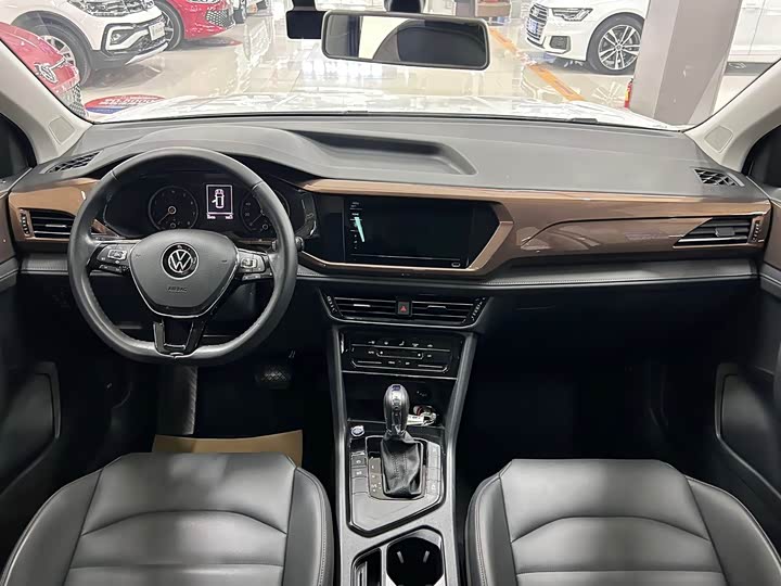 Фото 7 - Volkswagen Tharu