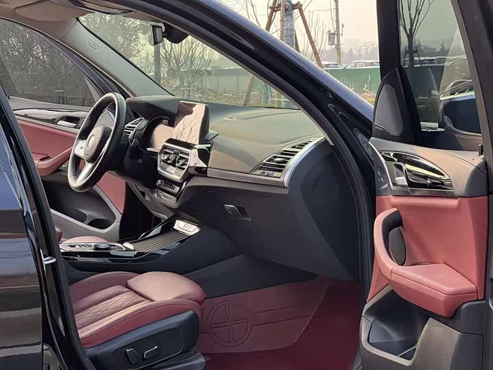 Фото 9 - BMW iX3