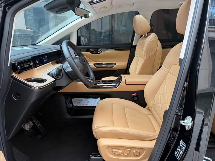 Фото 4 - GAC Trumpchi E8