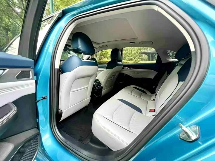 Фото 6 - Geely Preface