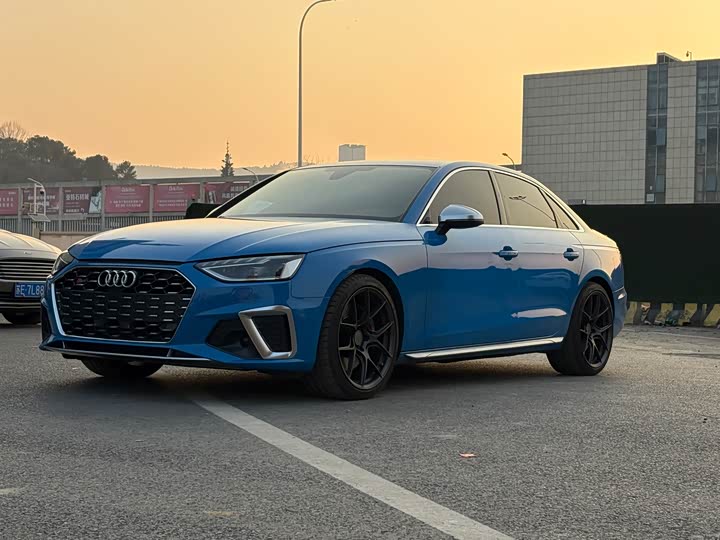 Фото 1 - Audi S4