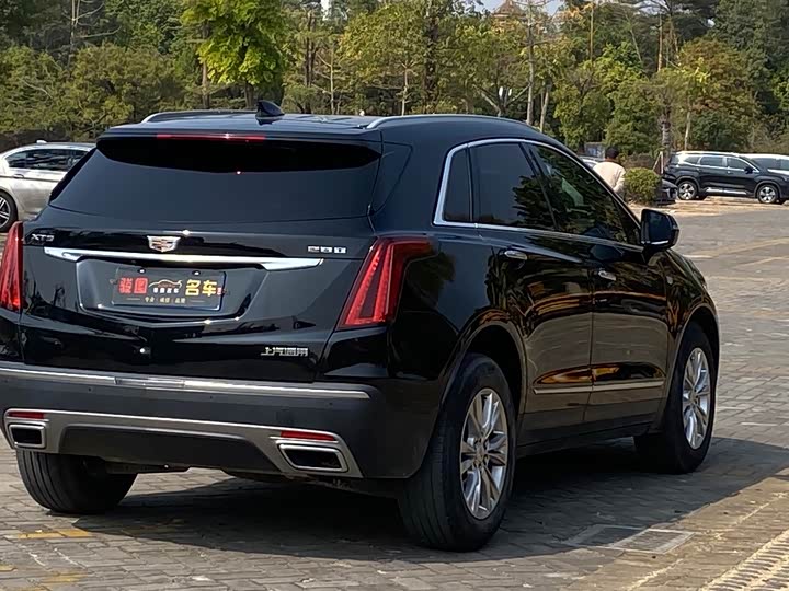 Фото 6 - Cadillac XT5