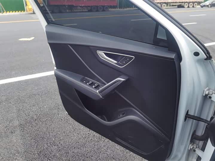 Фото 7 - Audi Q2L