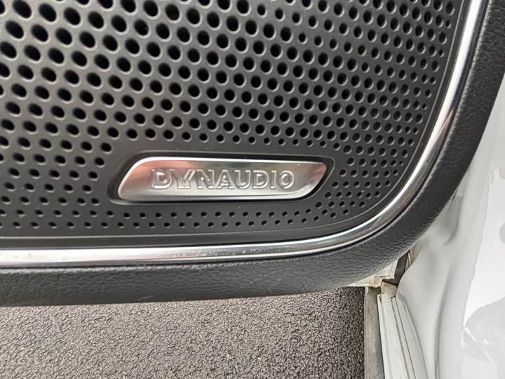 Фото 8 - Hongqi H5