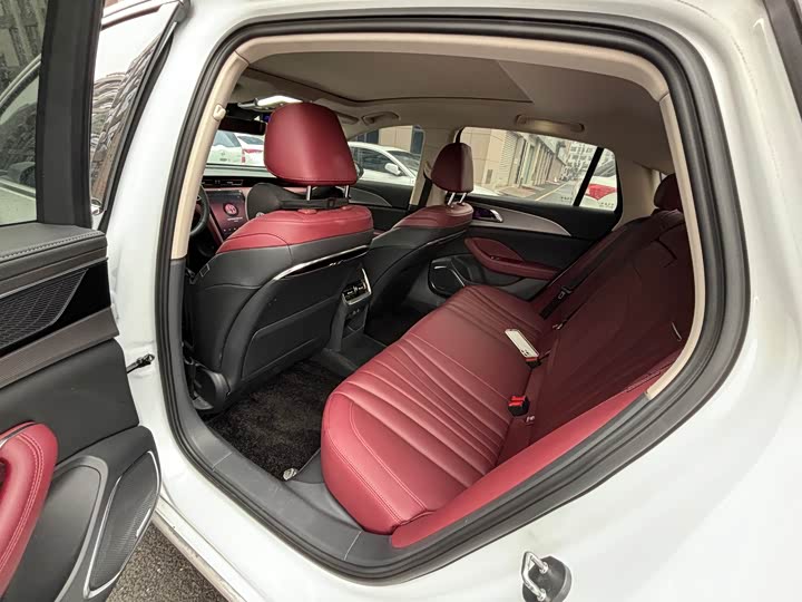 Фото 9 - Hongqi H5