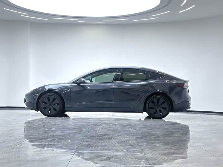 Фото 3 - Tesla Model 3