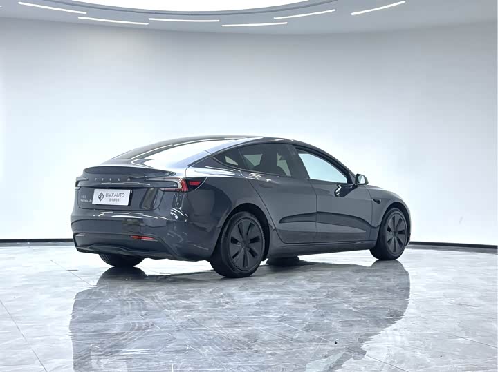 Фото 6 - Tesla Model 3