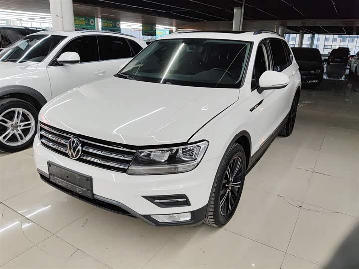 Фото 1 - Volkswagen Tiguan L Pro